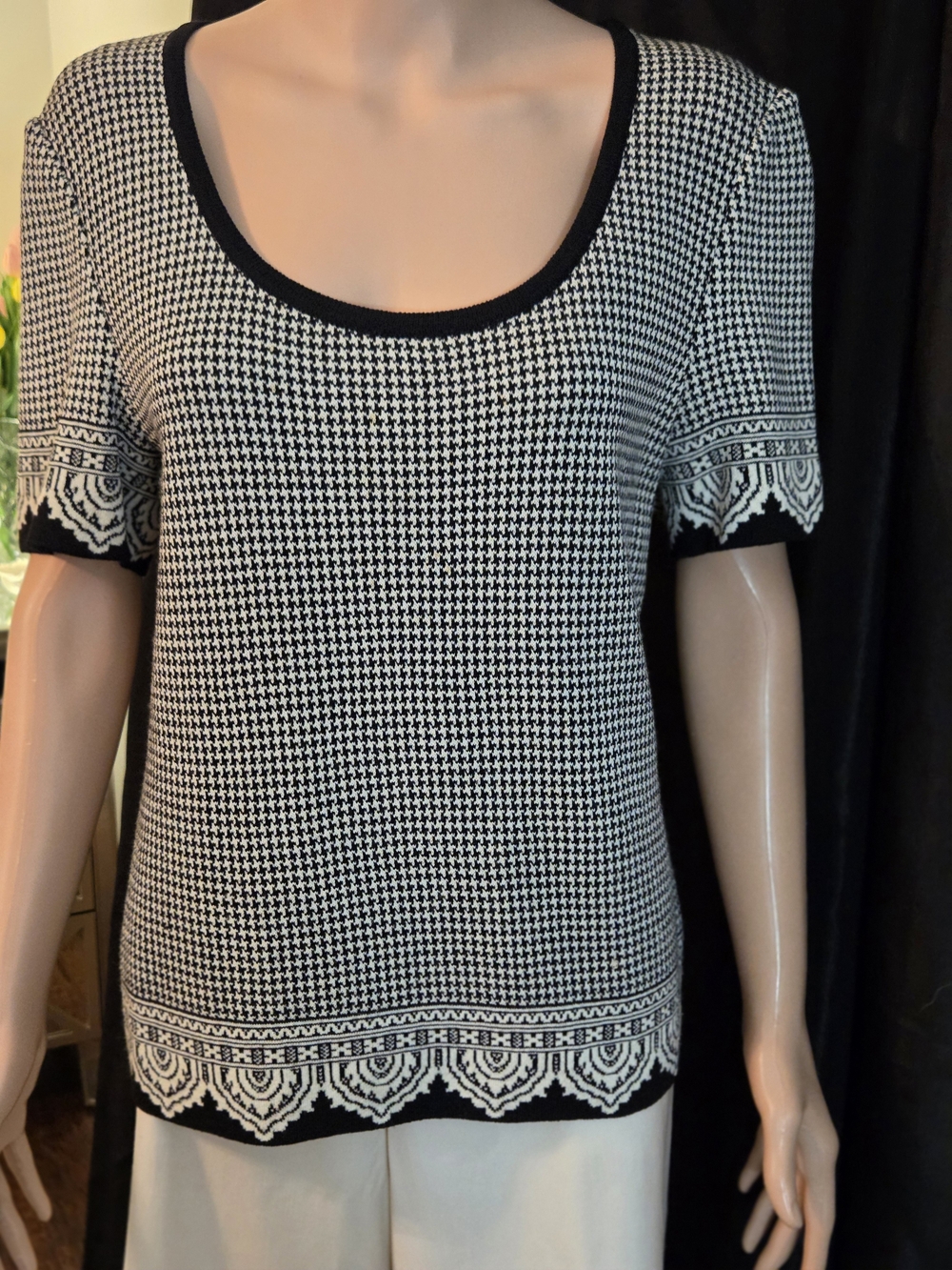 St John Black & White Scoop Neck Short Sleeve Knit Top with Border Detail